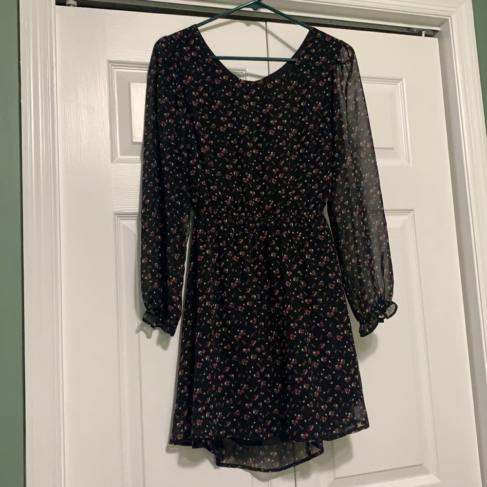 Forever 21 medium open back floral dress spring summer flowy long sleeves